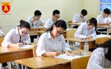 Cận cảnh các thí sinh tập trung làm bài trong phòng thi